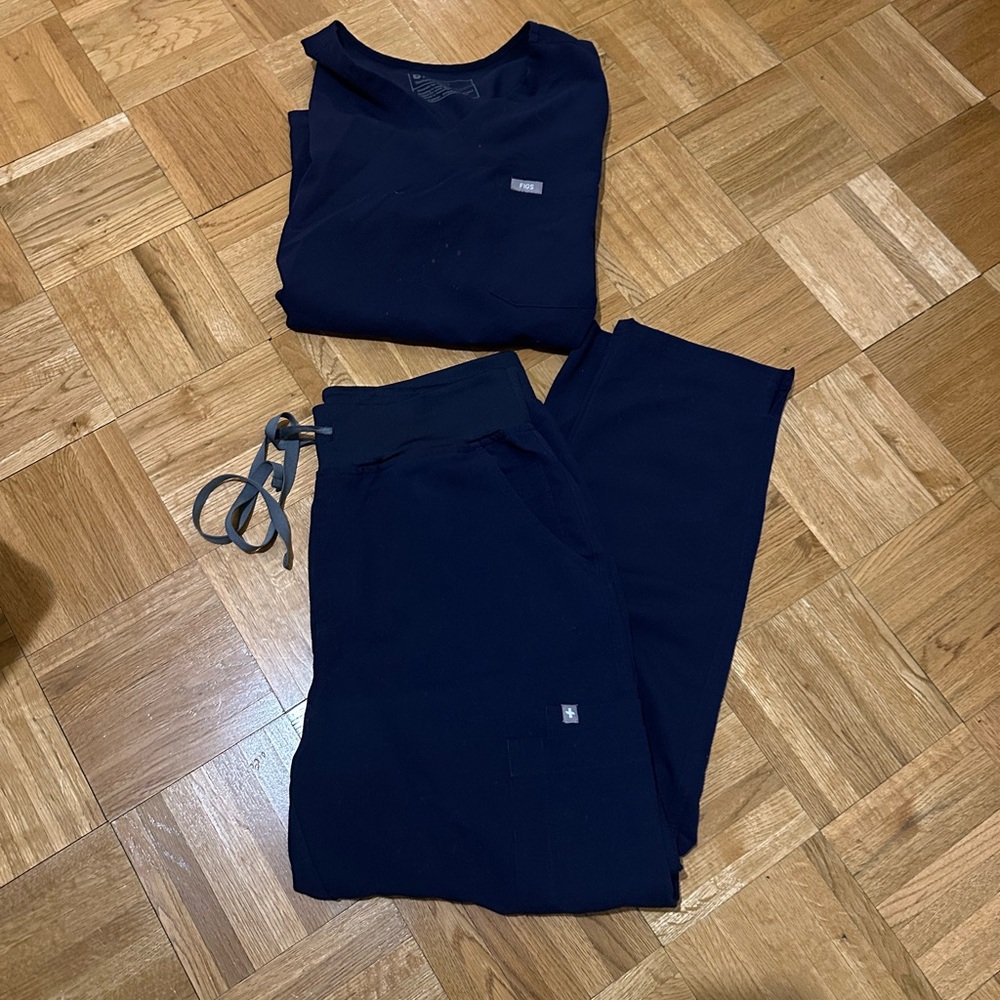 FIGS - NAVY SCRUB SET - M petite